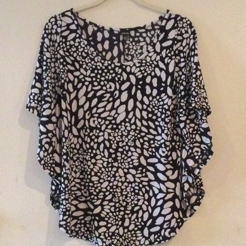 Women’s top size M. Black & white patterned loose fitting.